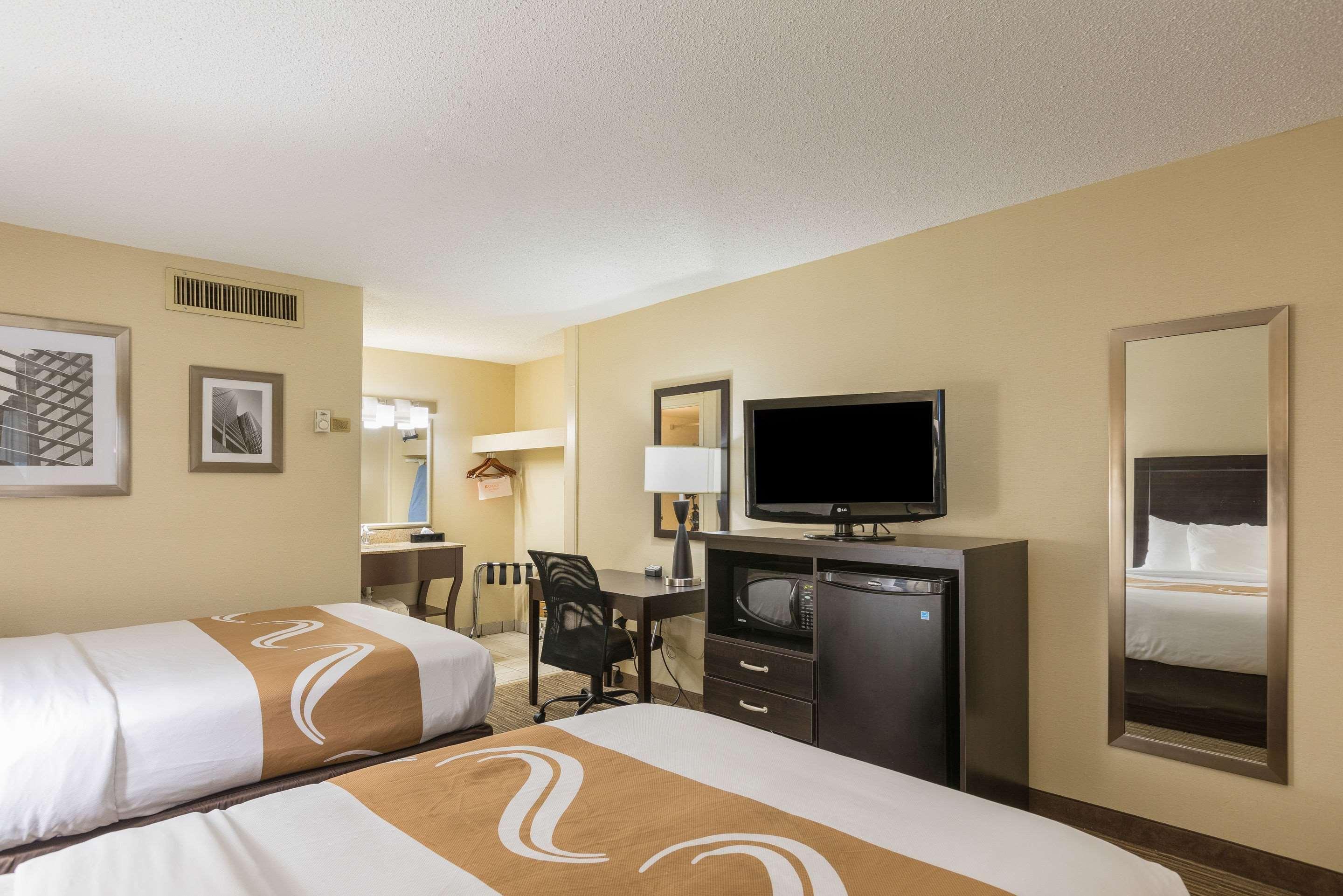 Quality Inn University Lansing Exteriör bild