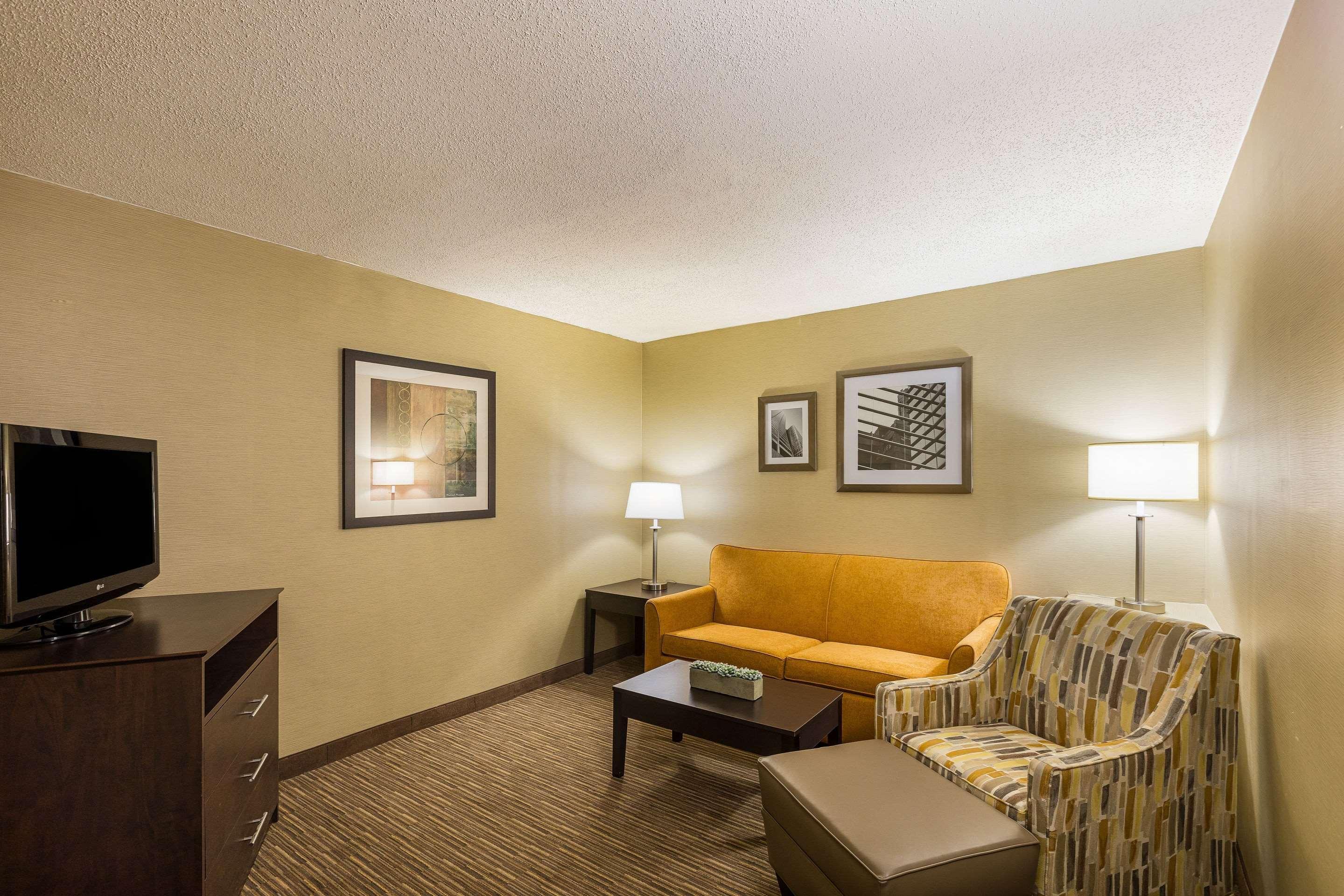 Quality Inn University Lansing Exteriör bild
