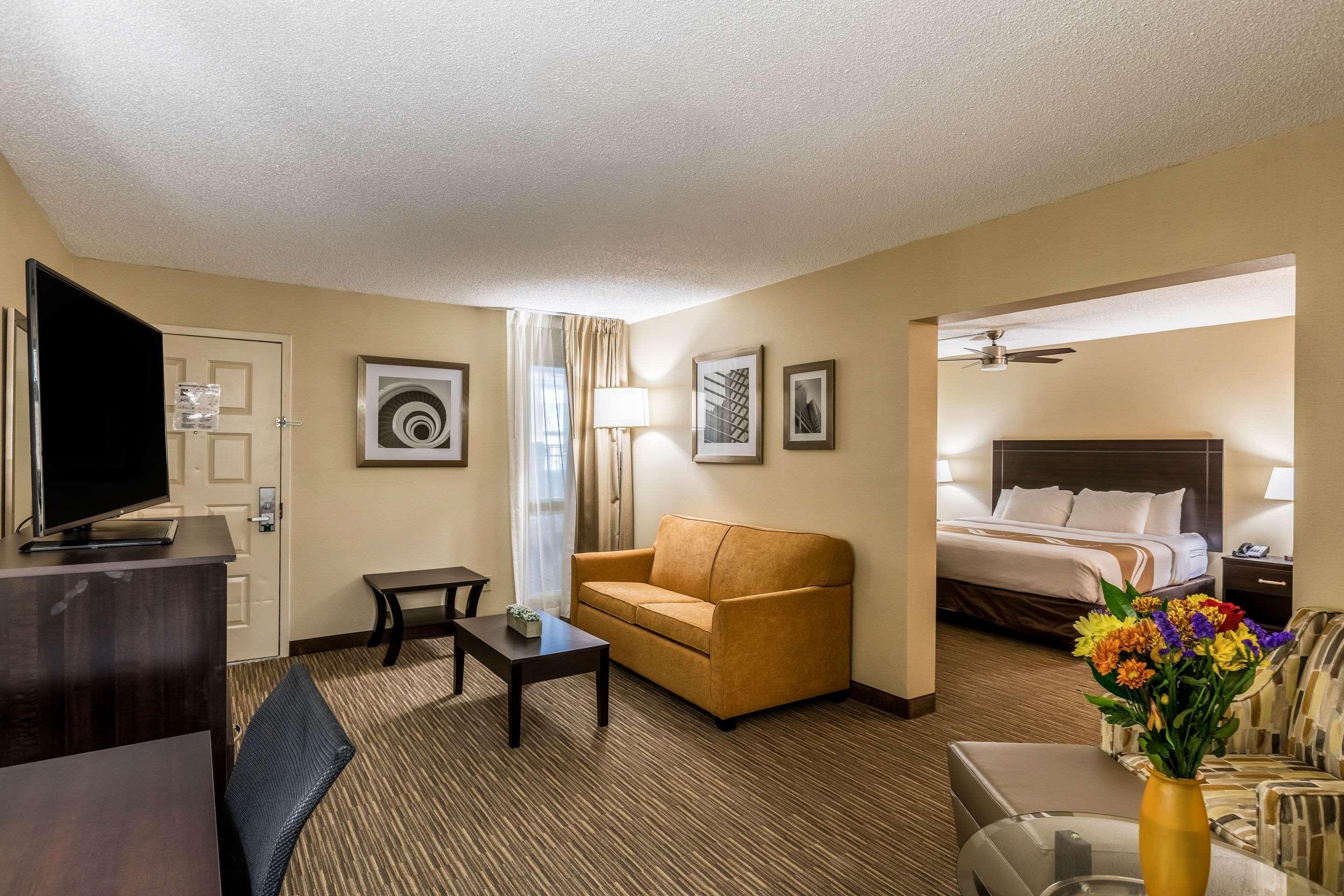 Quality Inn University Lansing Exteriör bild