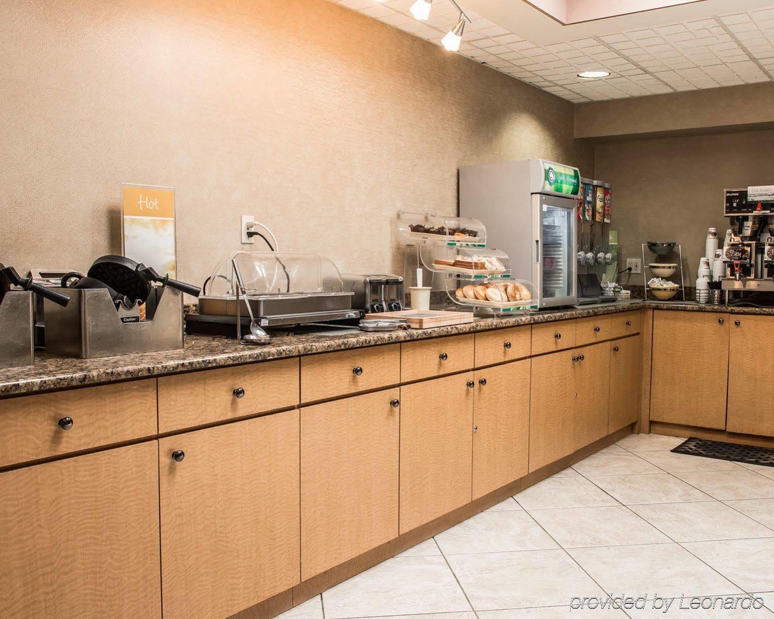 Quality Inn University Lansing Exteriör bild