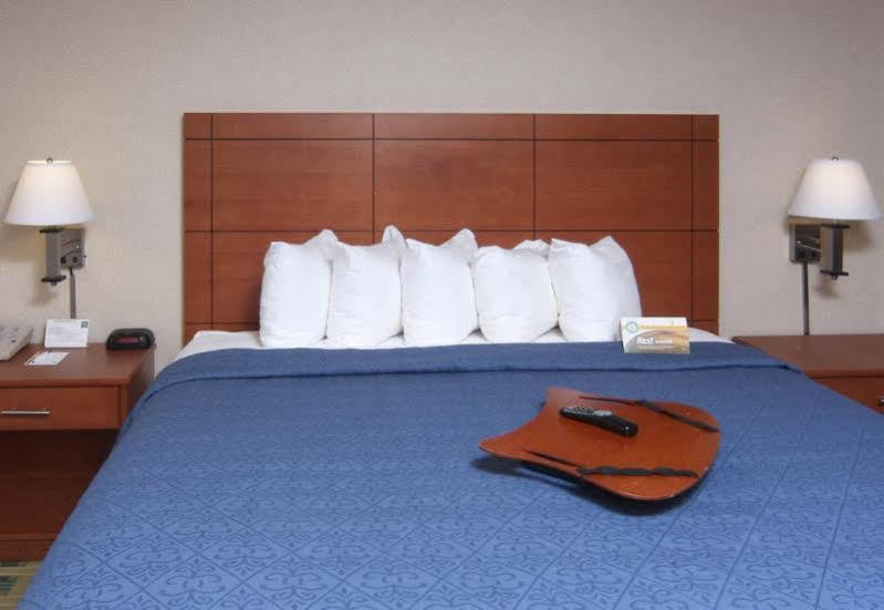 Quality Inn University Lansing Exteriör bild