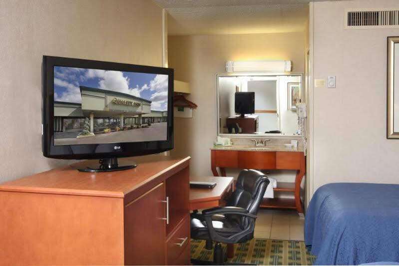 Quality Inn University Lansing Exteriör bild