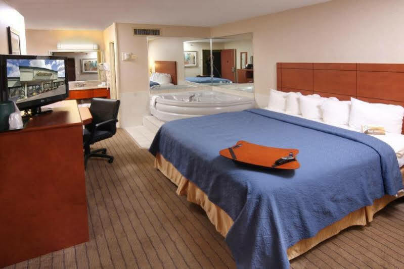 Quality Inn University Lansing Exteriör bild